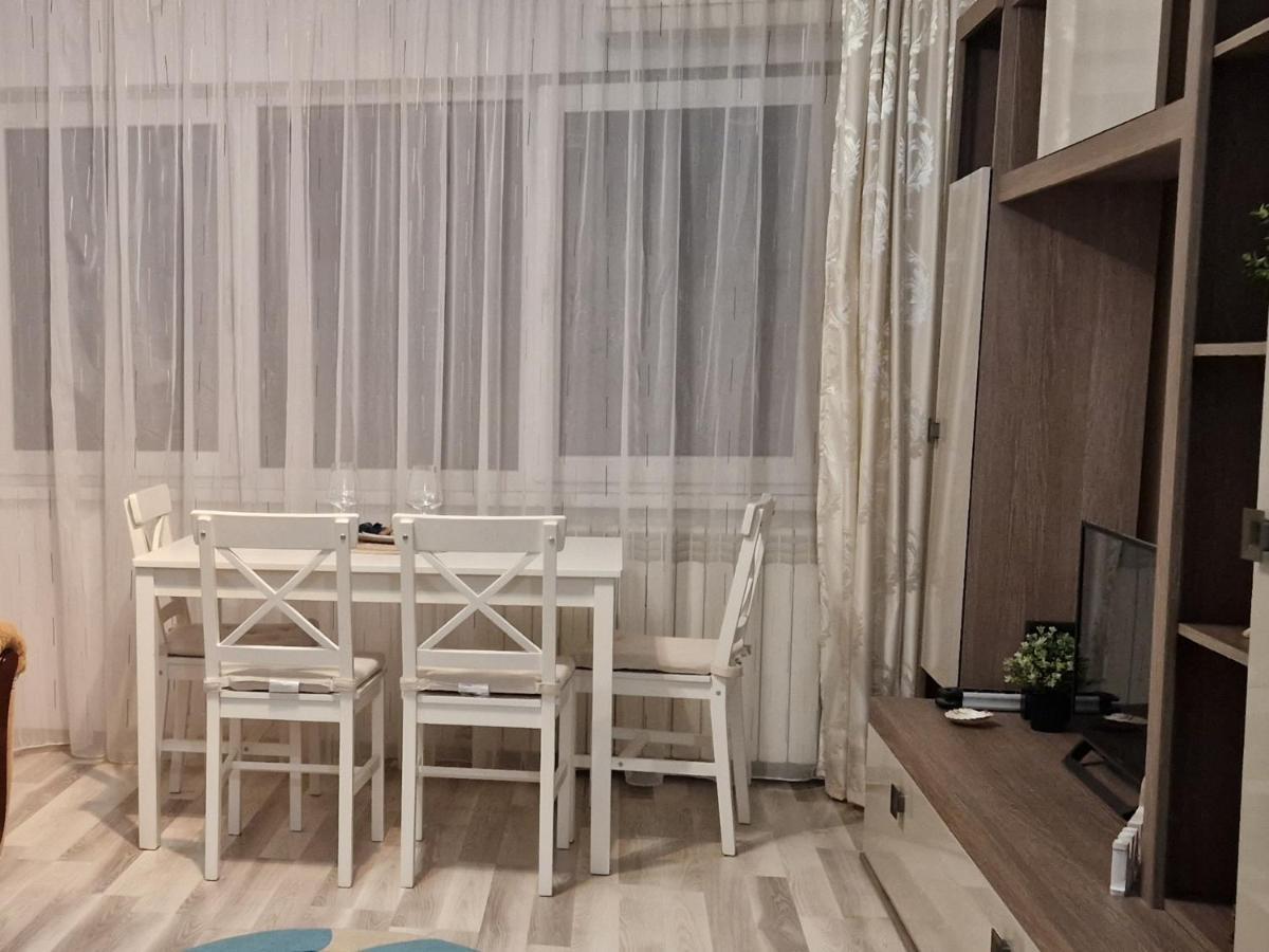 City Center Apartment Бухарест Экстерьер фото